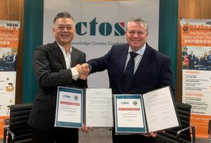 (From left) Dato Seri Darren ChanLian Leong, CEO of HB3M and Dennis Martin Group CEO of CTOS signingMoU